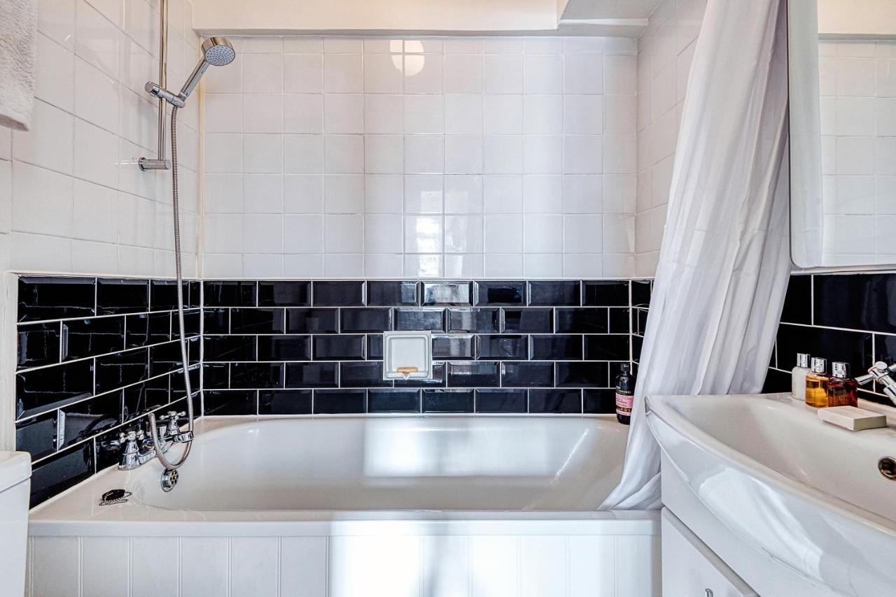 Warm And Welcoming Home In Putney By Underthedoormat London Ngoại thất bức ảnh